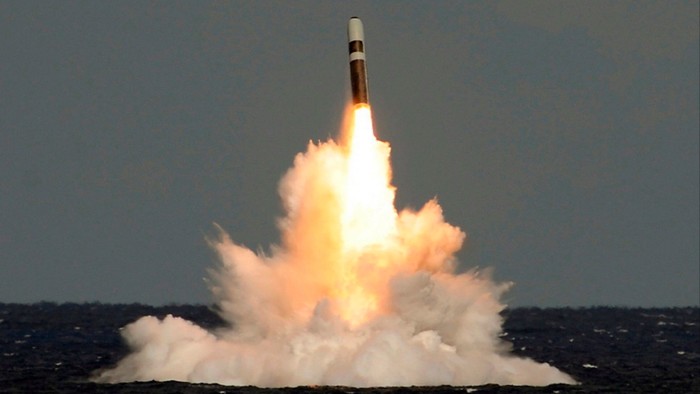 UK and France vow to co-ordinate nuclear deterrence for first time