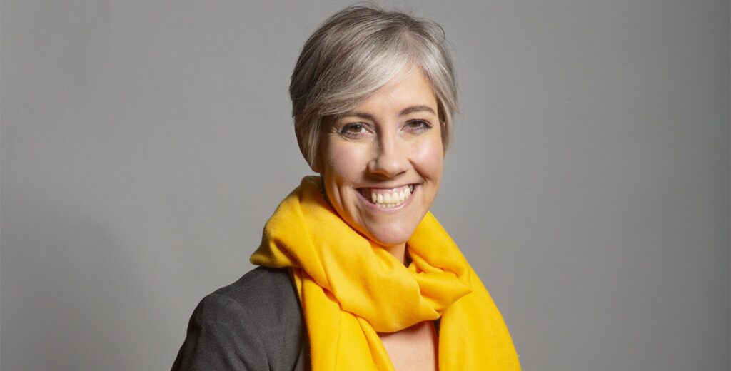 Daisy Cooper MP announces Lib Dem energy loan policy funded by windfall tax on banks