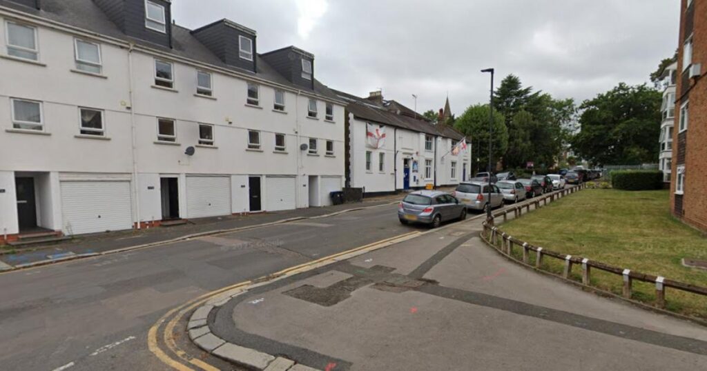 New Southgate High Road shooting: Teenager seriously injured