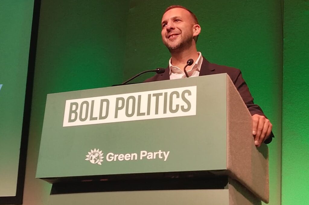 Zack Polanski slams ‘political class poisoned by extreme wealth’ in first Green Party conference speech as leader