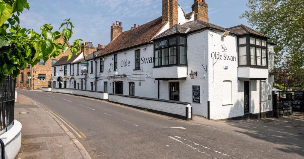 Ye Olde Swan Thames Ditton pub closes for major renovation