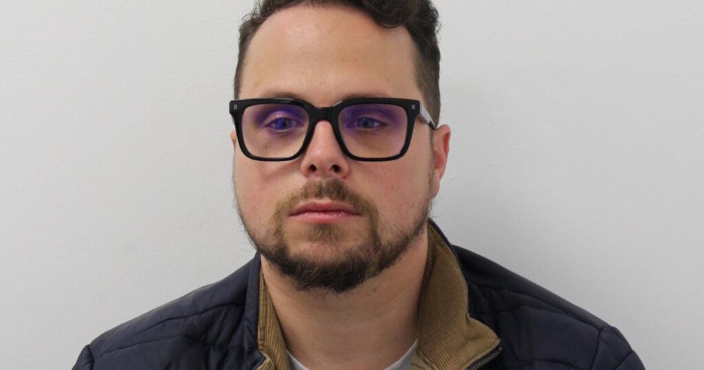 Met Police officer sentenced for child sexual abuse messages