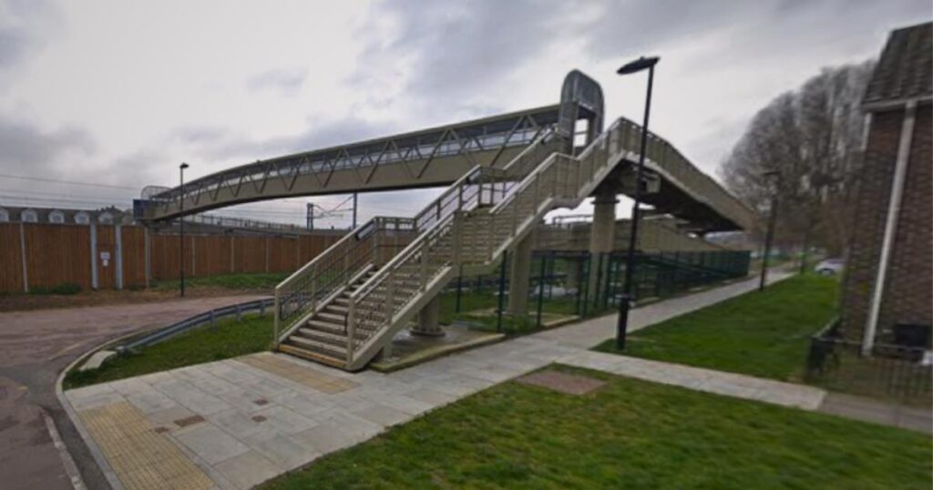 Abbey Wood Mottisfont Road ‘knifepoint attempted robberies’