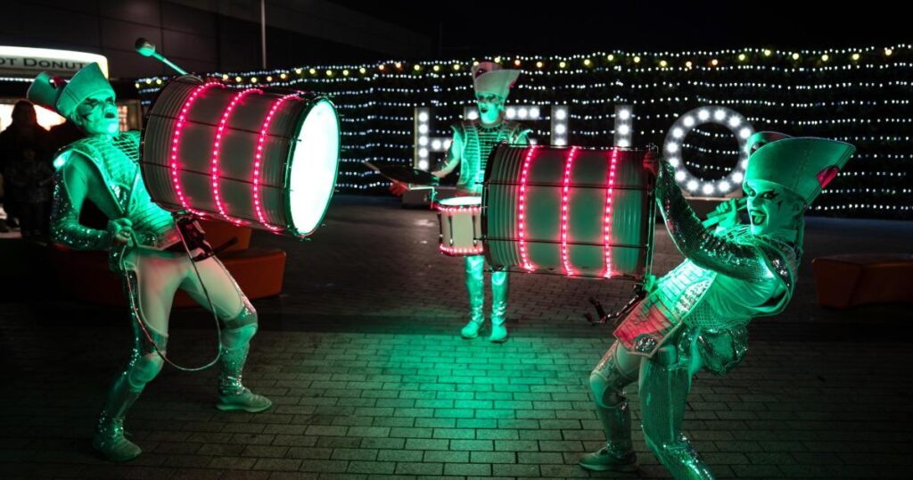 Gallions Reach Shopping Park hosts drummers and singers