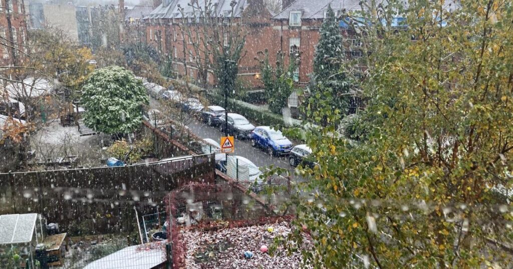 London snow today amid cold weather warning: Pictures
