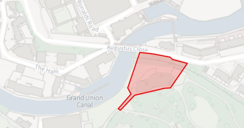 Brentford: Syon Park shipping container clubhouse planned